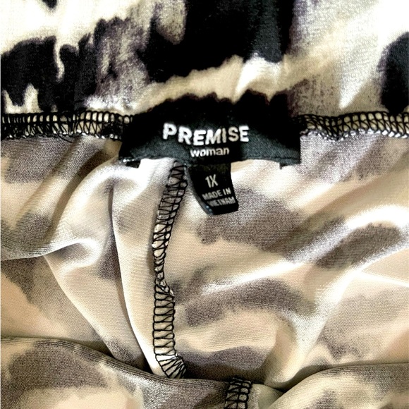 Size IX women’s flowy ,wide leg,black & white,jersey,boutique.Animal print pants - Picture 4 of 4